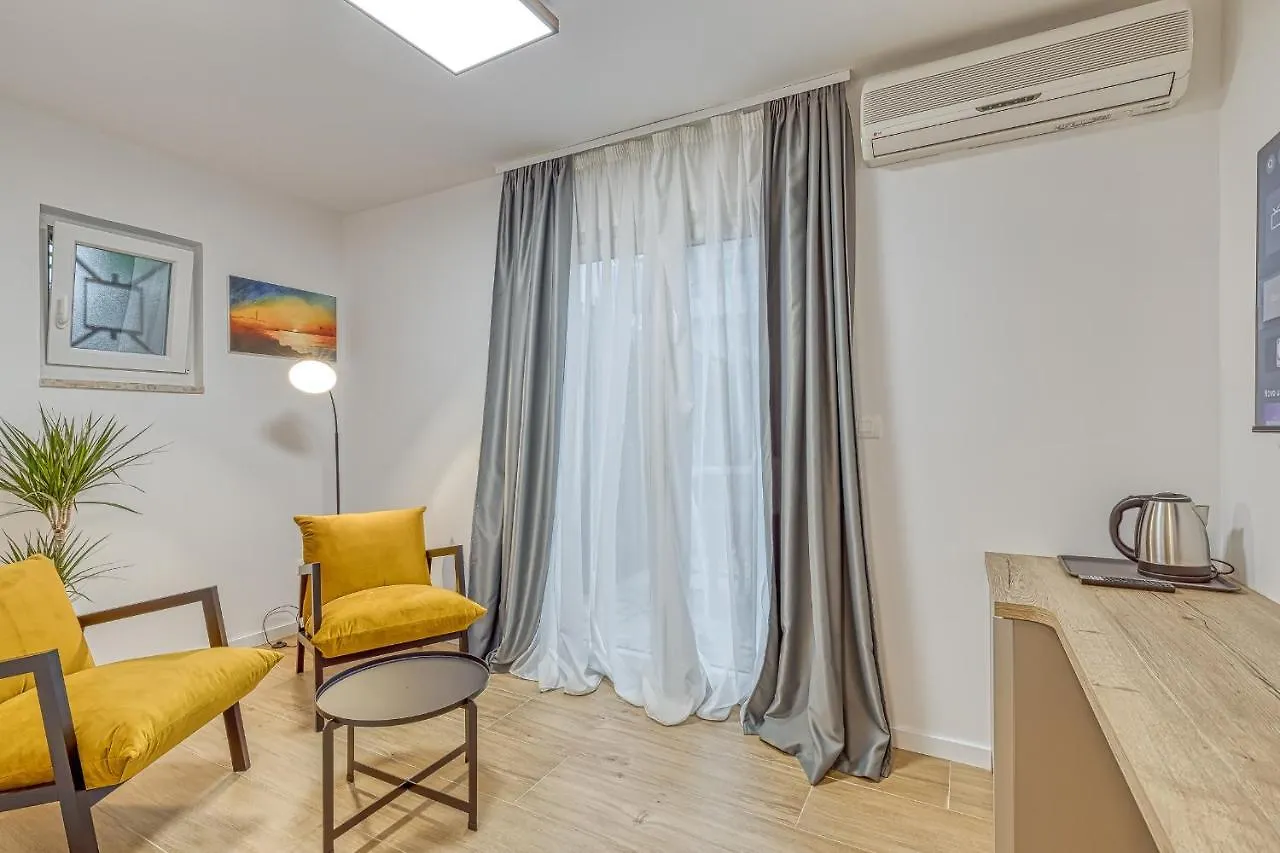 Villa Ladavac B&B Rovinj Alojamento de Acomodação e Pequeno-almoço