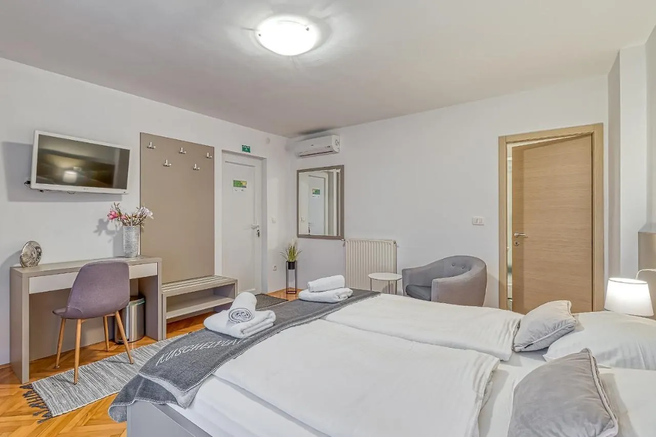 Villa Ladavac B&B ロヴィニ ベッド・アンド・ブレックファスト